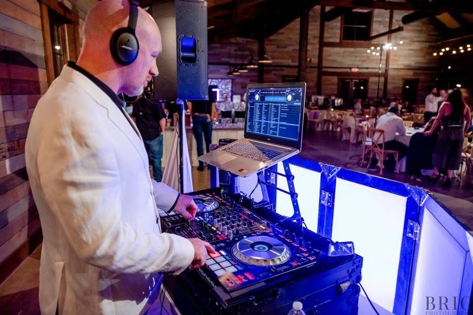 Bride Groom DJ mic