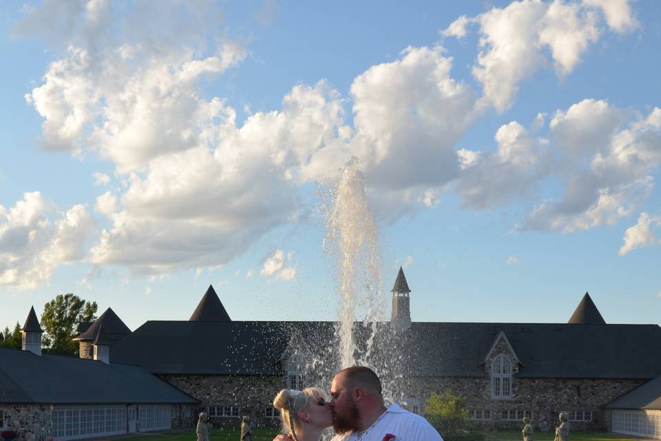 Bride and Groom Fountain Kiss