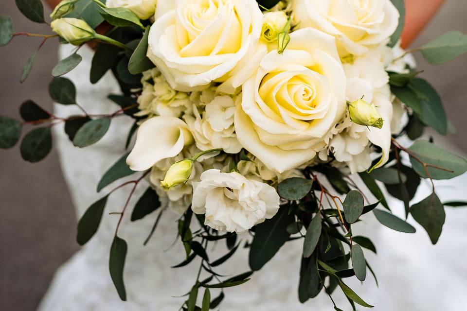 Modern White Bride's Bouquet