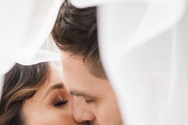 Veil Kisses