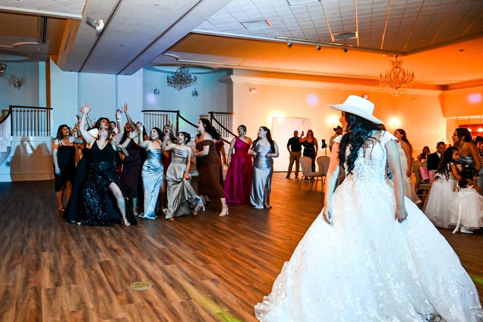 Can you find the bouquet?