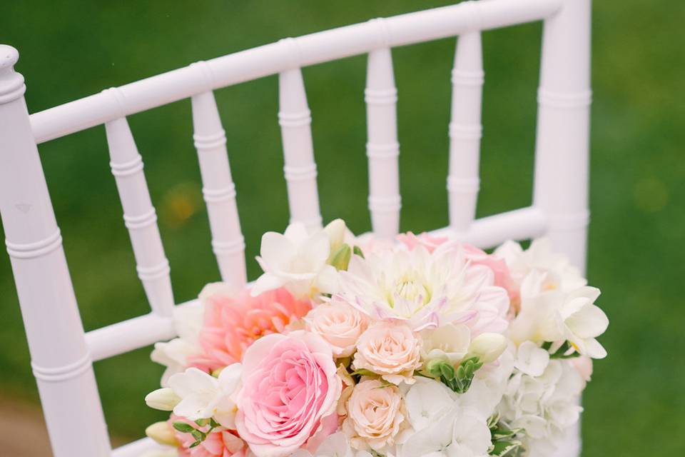 White and peach bouquet