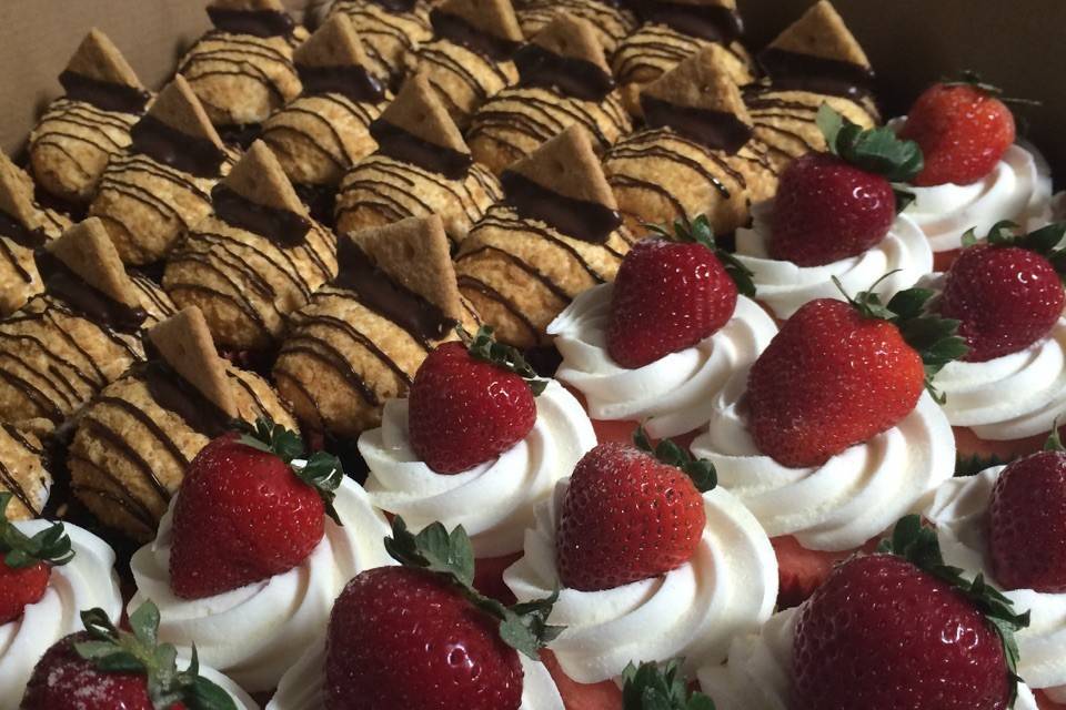 Strawberry and caramel cupcakes