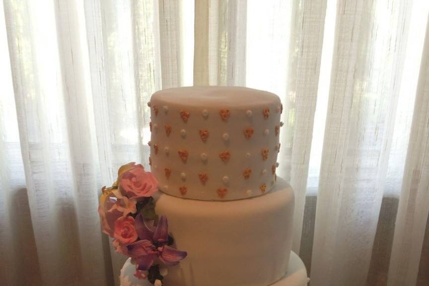 Pink dotted cake
