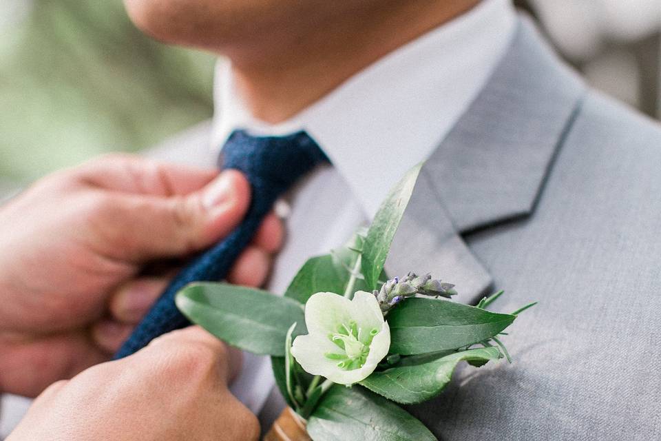 Groomsman's boutonniere | Image courtesy of Amanda Hartfield Photography