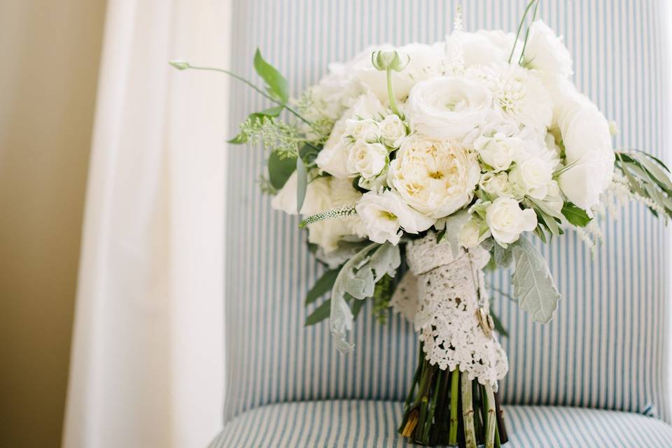 Maggie's bridal bouquet | Image courtesy of Lauren Kinsey Photography