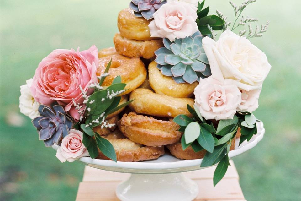 Donut cake | Image courtesy of Cassidy Carson Photography