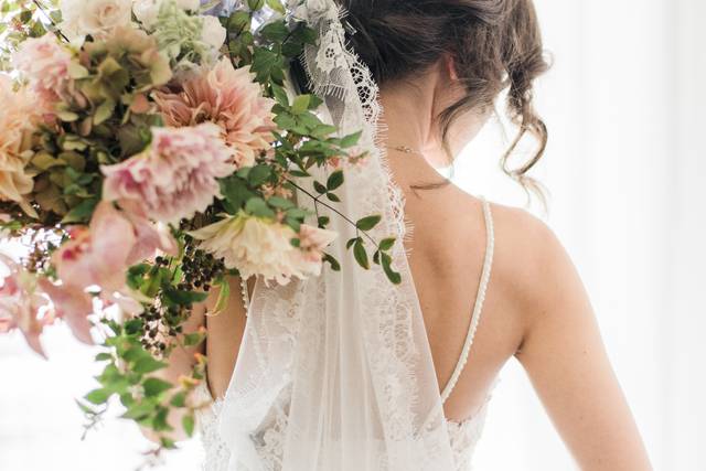 Romantic details and colors