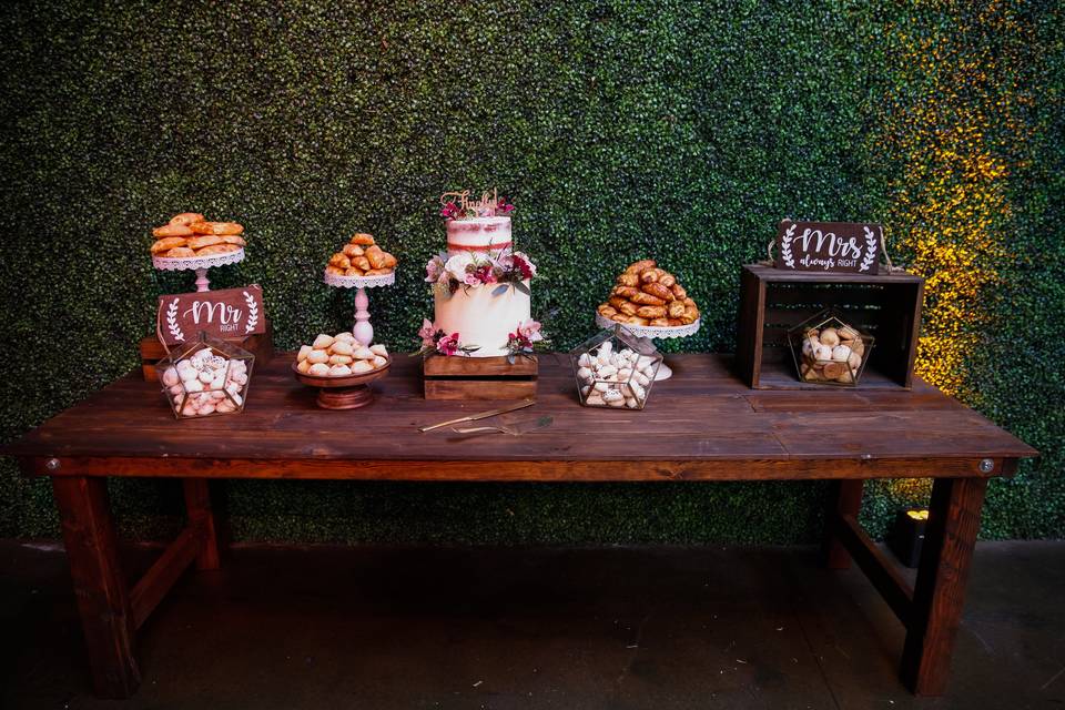 The dessert & cake table