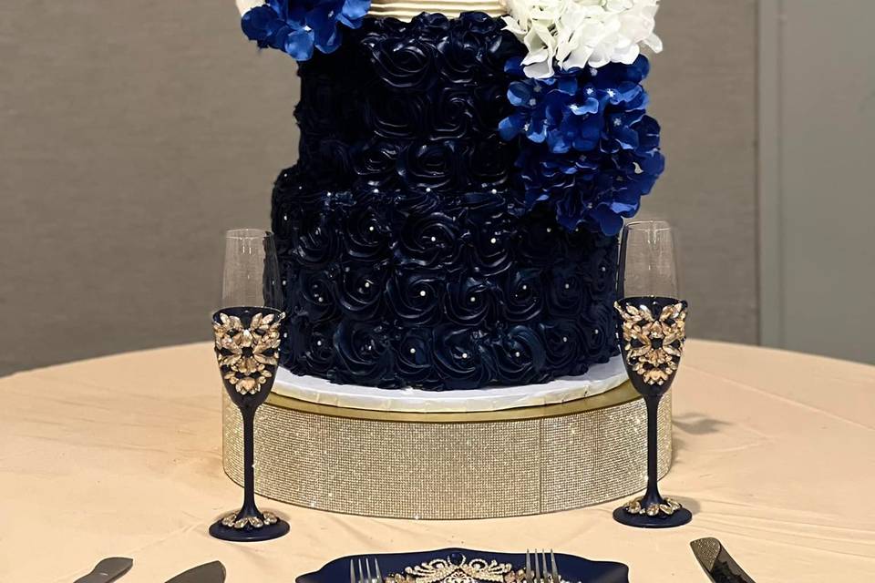 Navy and cream cake 4 tiers