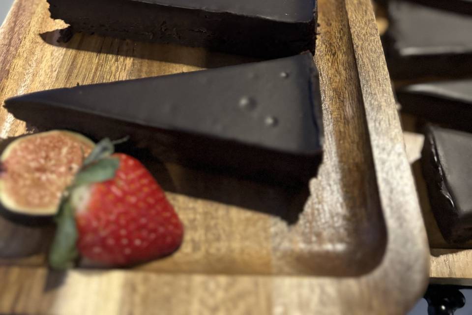 Flourless chocolate cake
