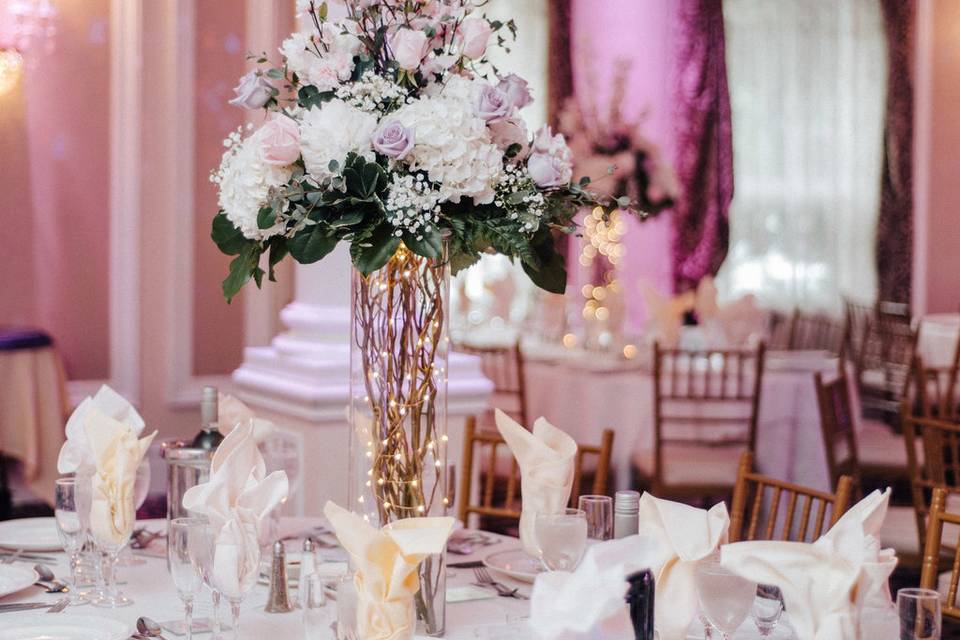 White linens | Photo by Joy Masi Photography