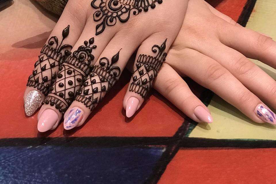 Elegant henna