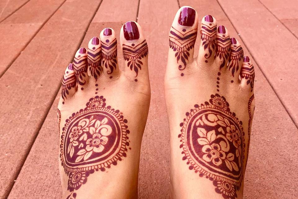 Henna feet stains