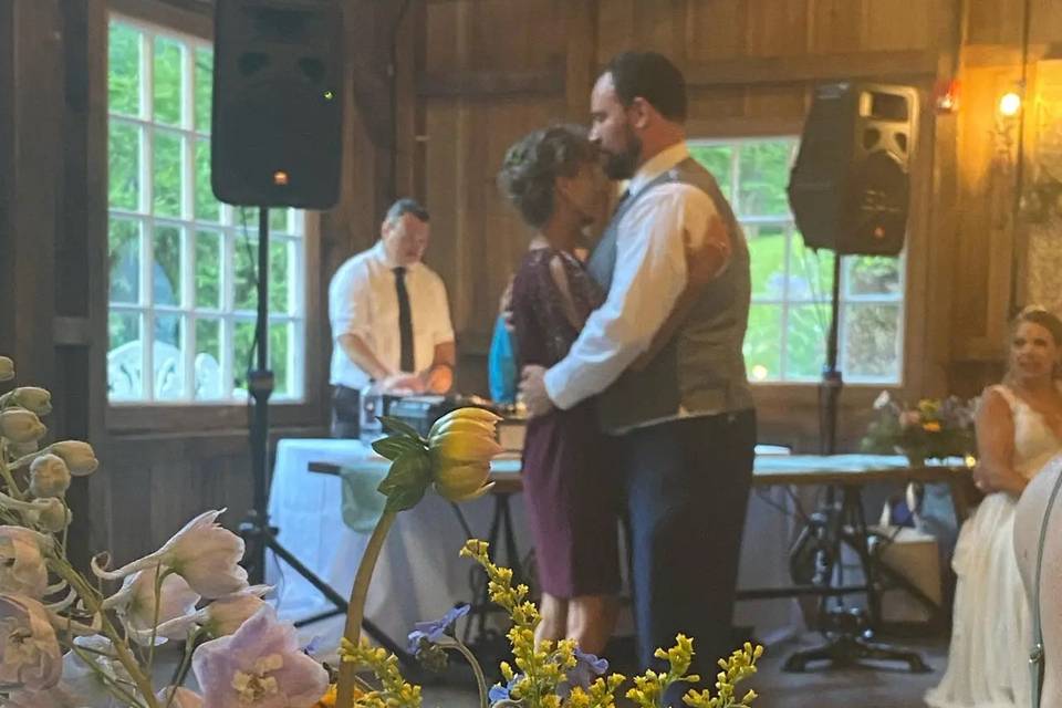 Groom and mother dance