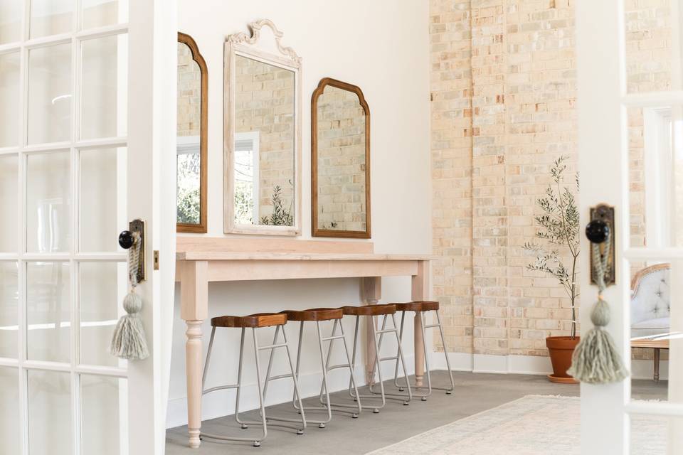 Elegant dressing table