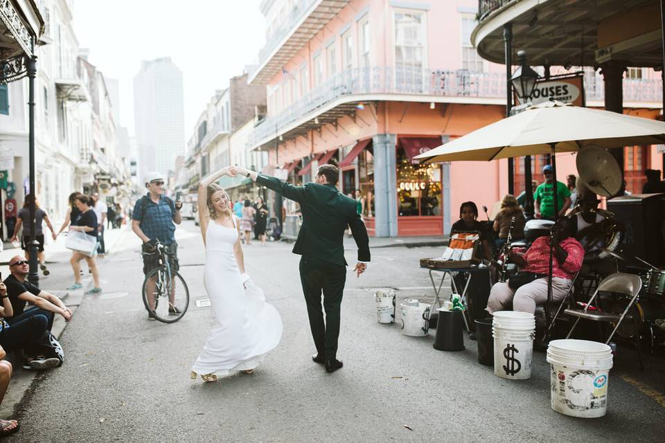 Couple's stroll in New Orleans