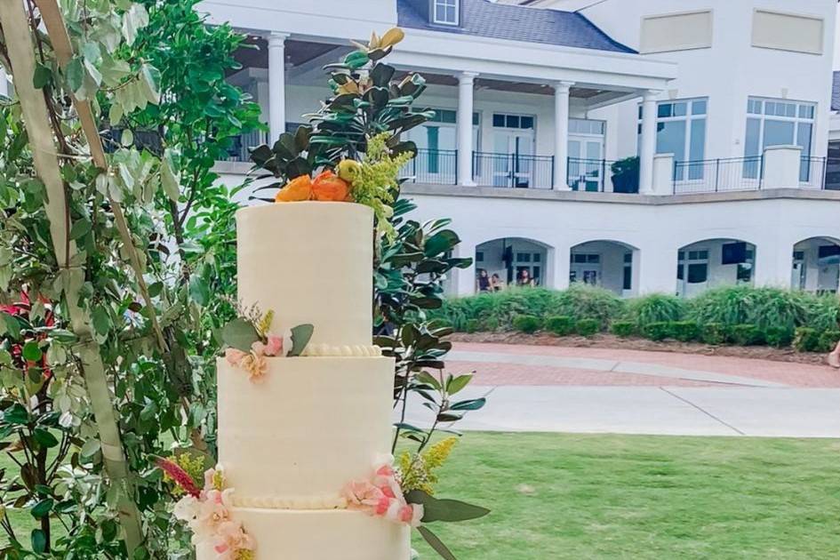 Wedding Cake outdoor setting