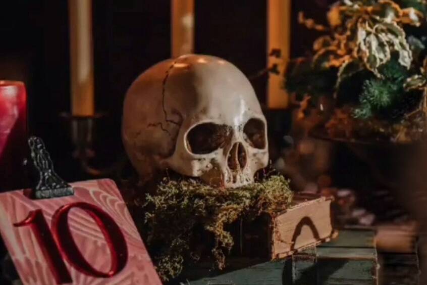 The Manor table decor 1