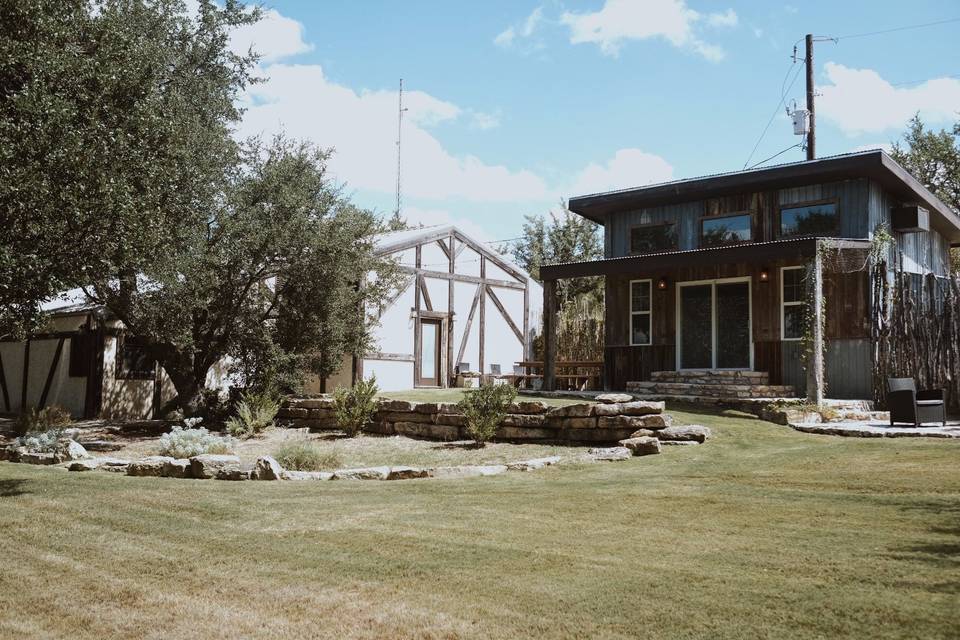 Barn Haus + Honeymoon Cottage