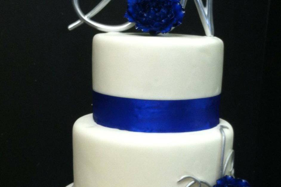 Fondant wedding cake
