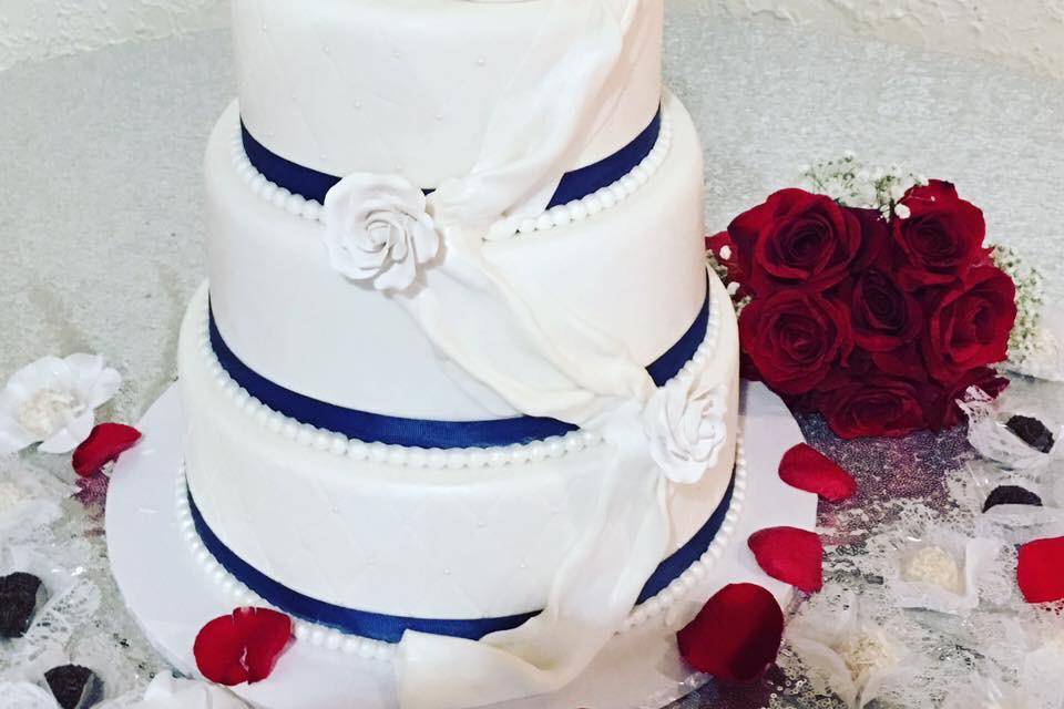 Fondant wedding cake