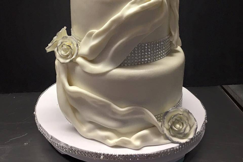 Fondant wedding cake