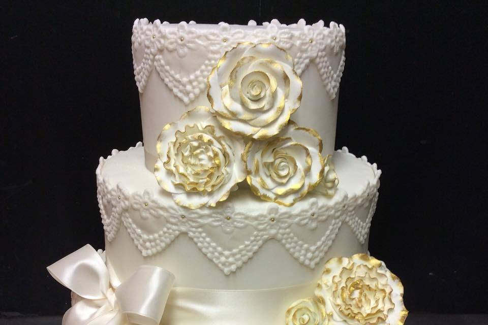 Fondant wedding cake