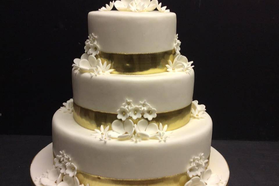 Fondant wedding cake