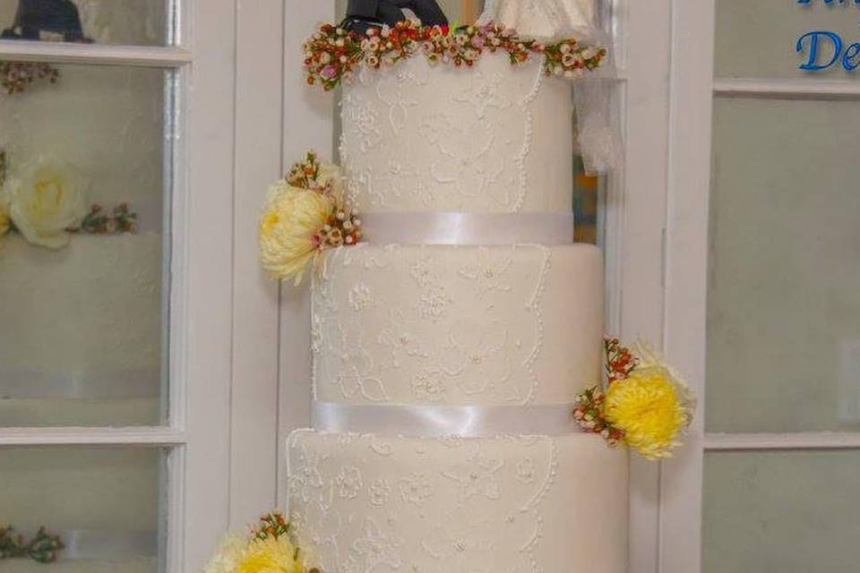 Fondant wedding cake