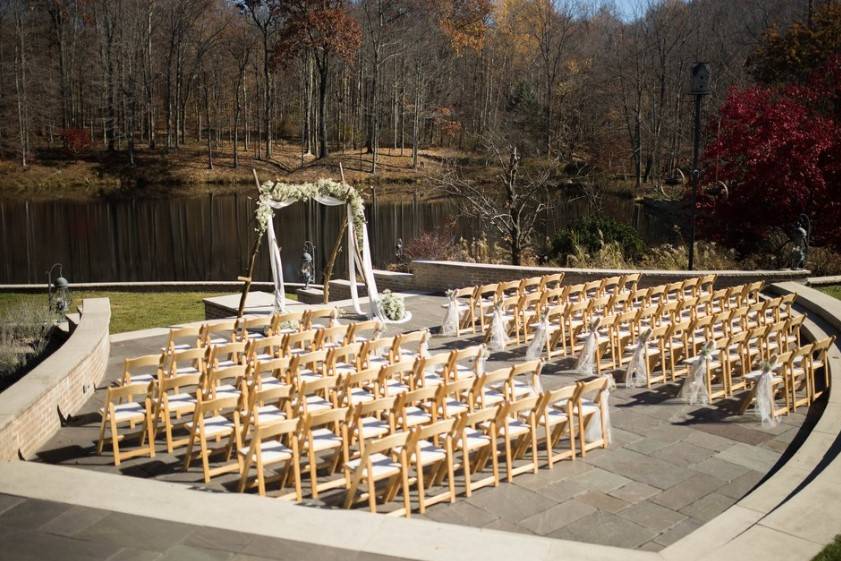 Lakefront wedding