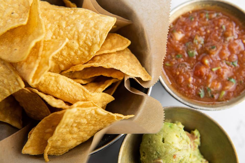 Chips, salsa & guacamole