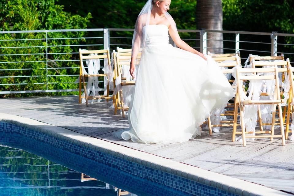 Bride Pool side shoot