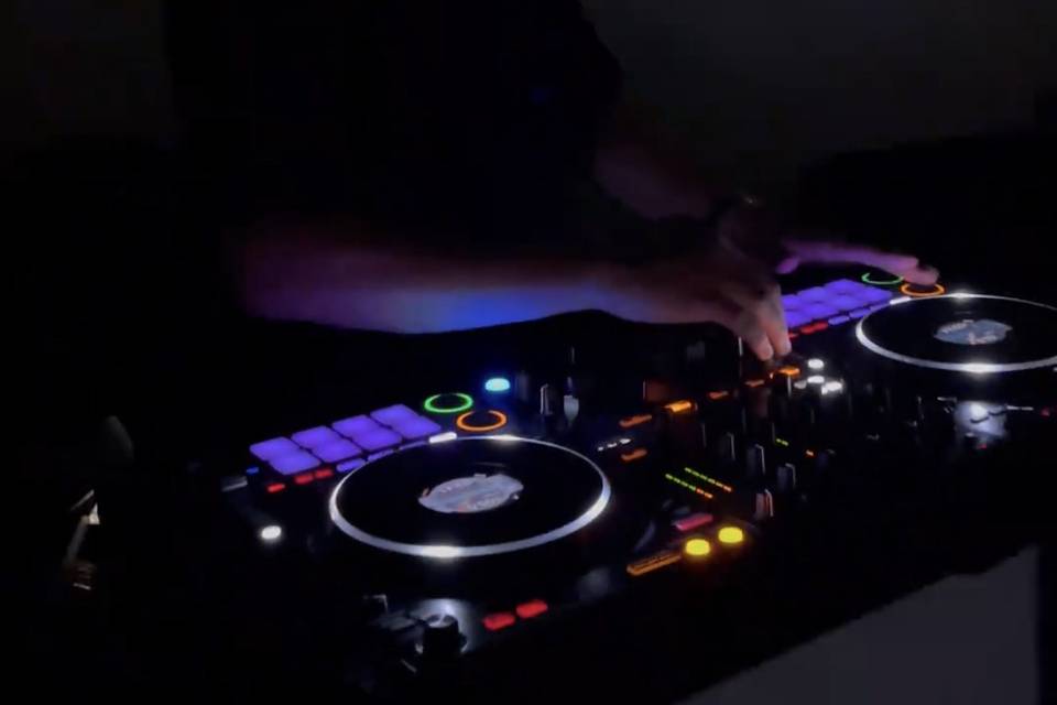 DJ Nikita in the mix