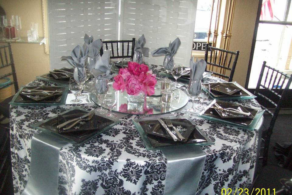 Table setting with centerpiece