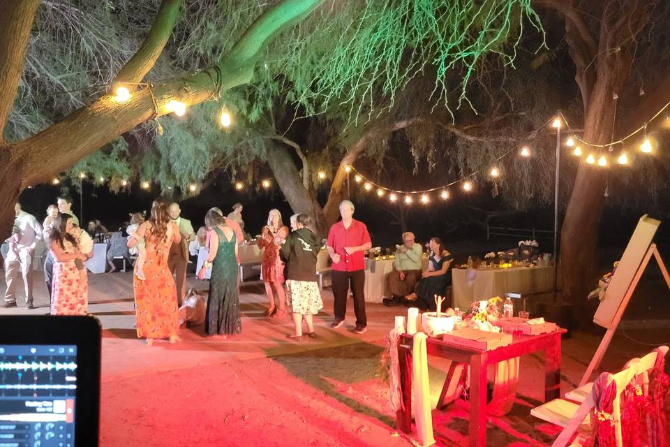 Pack dance floor