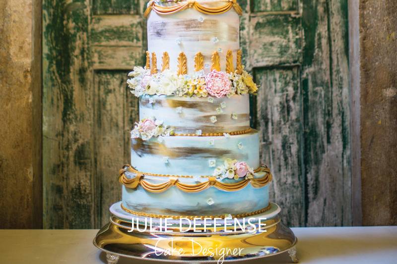 Wedding cake with blue and gold details