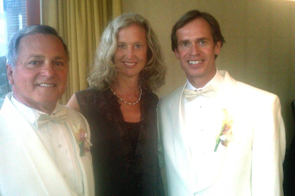 Couple with the officiant