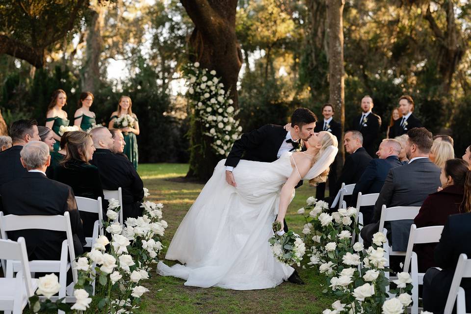 Ceremony kiss