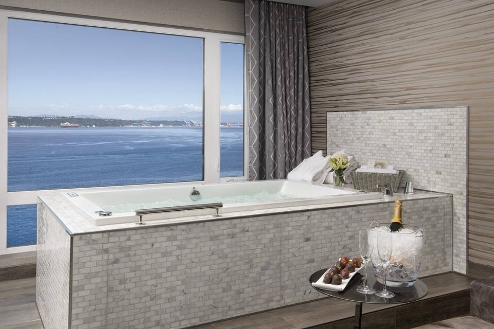 Waterfront King Jacuzzi Room