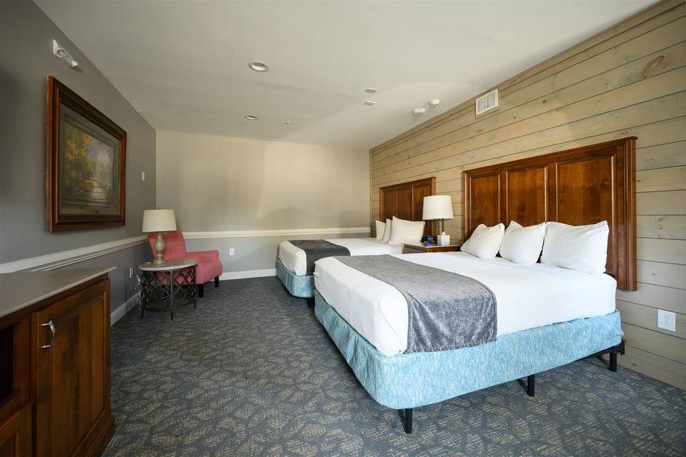 Double Queen Room in The Lodge