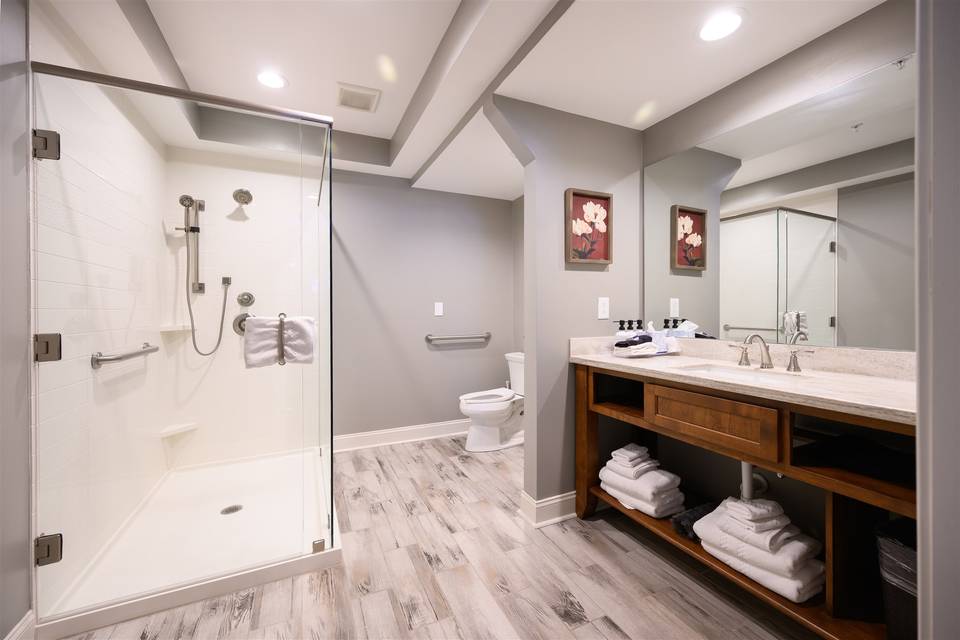 Walk-In Shower - Suite(Lodge)
