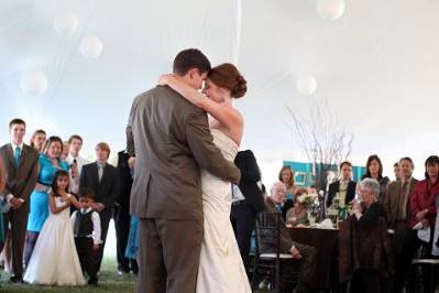 Pole Tent w/Paper Lanterns