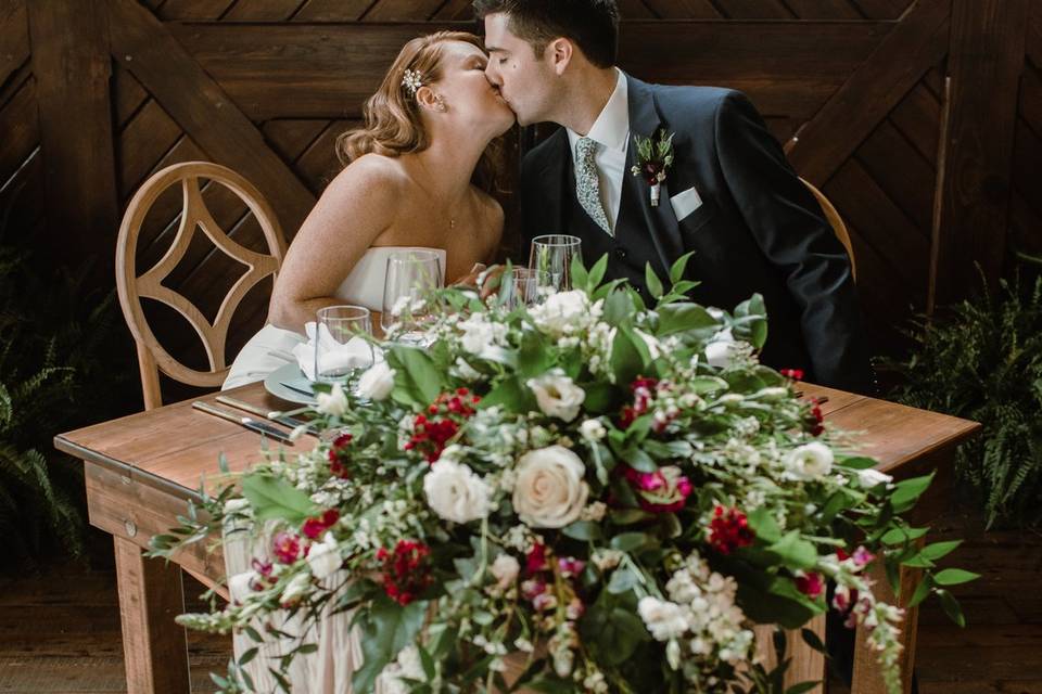 Sweetheart Farm Table