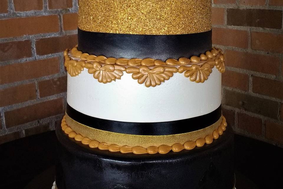 Aggie's Bakery and Cake Shop - Wedding Cake - Milwaukee, WI