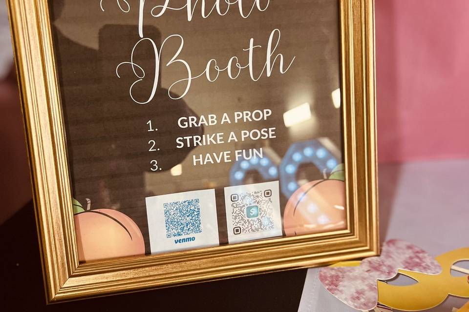 Peachy Pics Photo Booth Sign