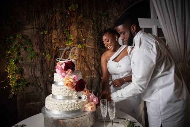 Rustic chic outdoor wedding cutting the cake