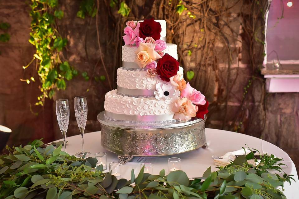 Rustic chic wedding cake
