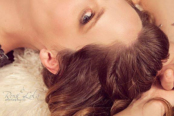 Photographer: Natriya Rampey (Roxi & Lola Photography)
MUA: Mai-Ly Ryan
***Images are for web only to be used by photographer and client unless granted permission. Do not alter or crop photograph OR remove the copyright Roxi & Lola Photography.***