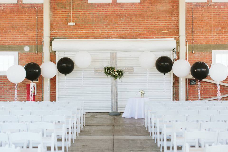 San Diego, Ca     Photo: Elate     Cake: Shanti's Cakery
Venue: Brick     Florals: Furrow Flower Co.